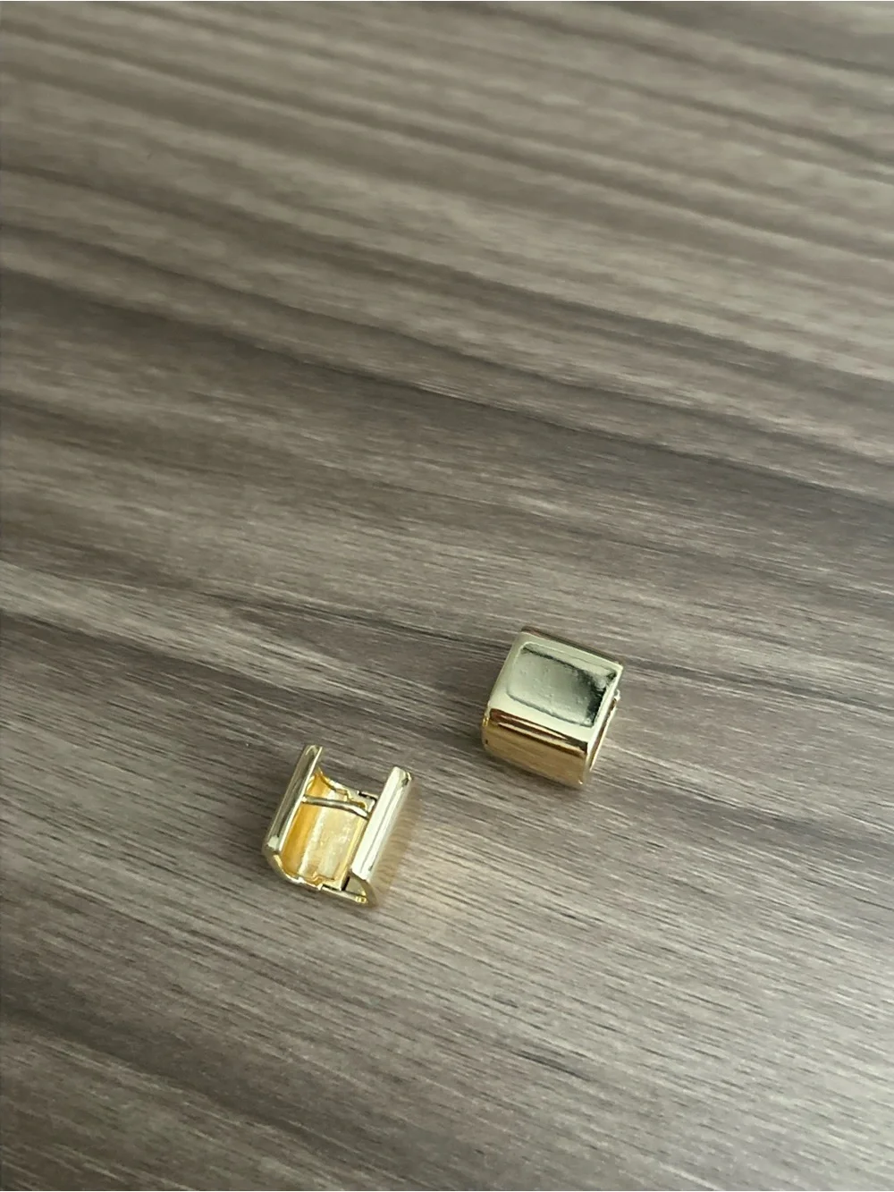 Classic Huggie Hoop Earrings Q1322